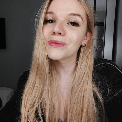 Senior QA Engineer Karolina Szewczyk